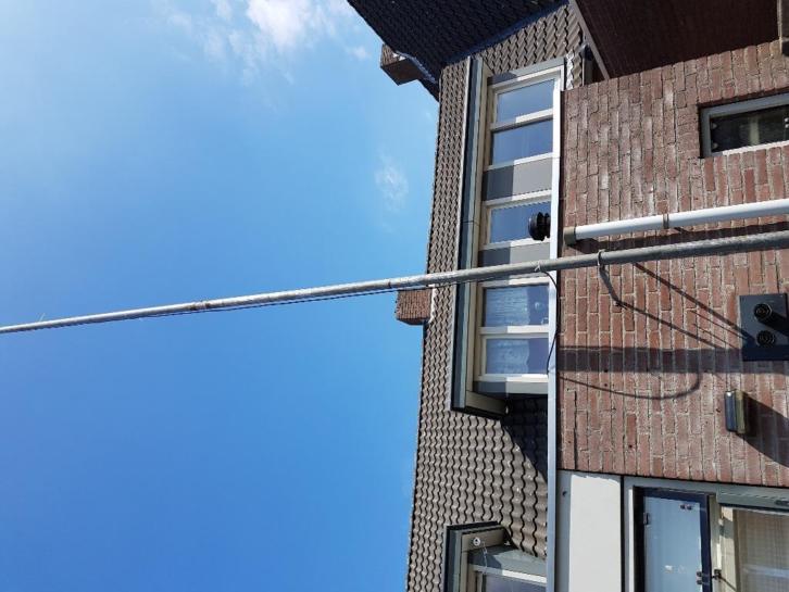 complete mast met antenne en coax kabel