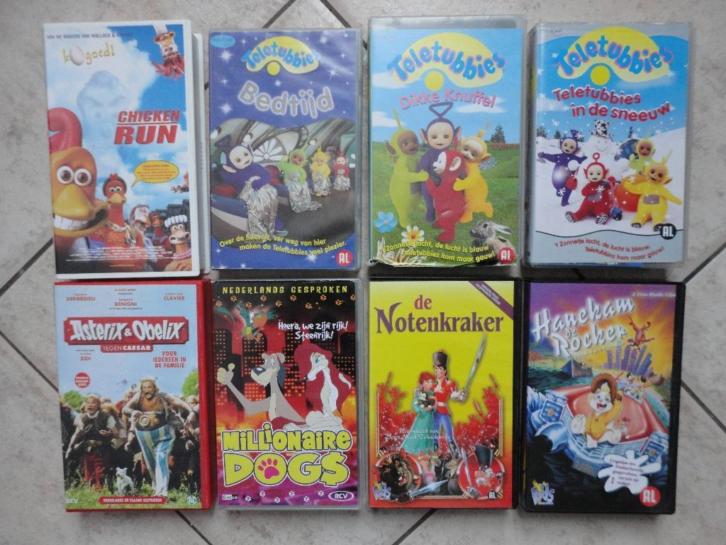 VHS Kinder-videobanden, meeste nog helemaal nieuw.