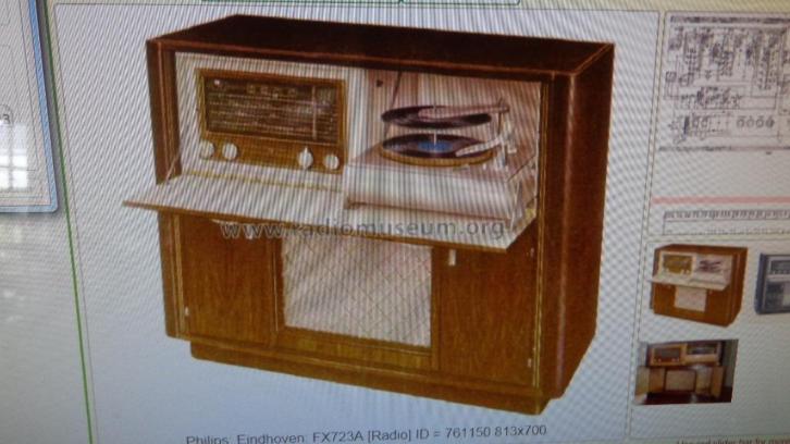 Antiek radio meubel van Philips type FX723A