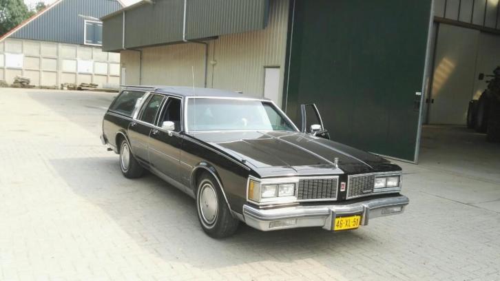 Oldsmobile Custom Cruiser Begrafenisauto 1978 Zwart