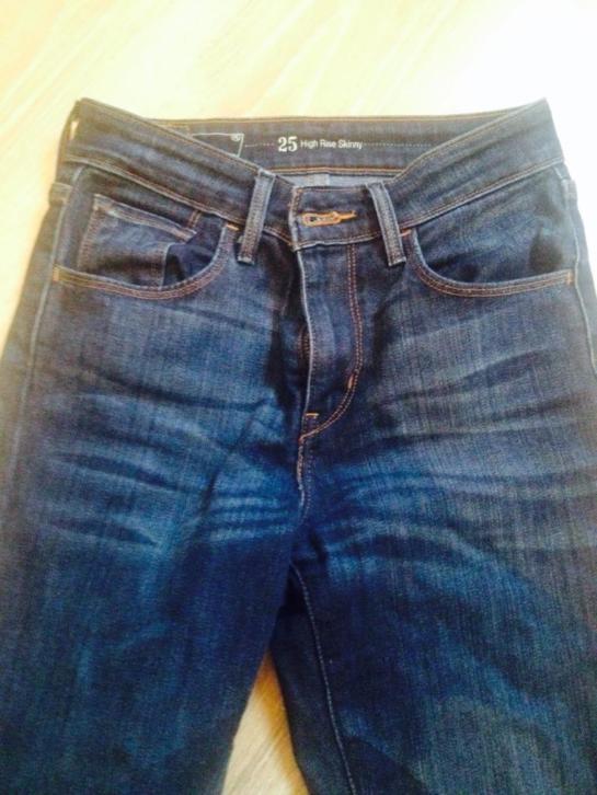 Levis Jeans High Rise Skinny 25