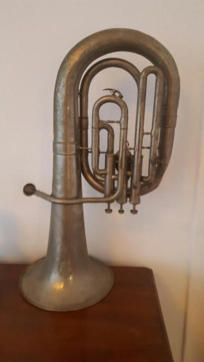 prachtige oude trompet in gebruikte staat
