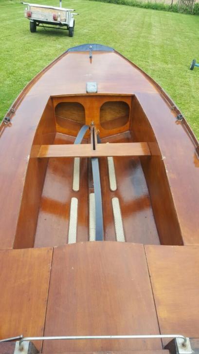 Leuke houten roeiboot!