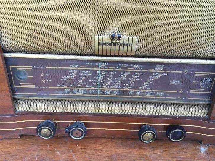 95. Oude radio van Fridor type 524 in zeer nette staat.