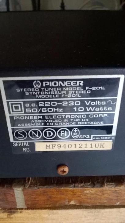 Pioneer F201L Synthesizer Tuner