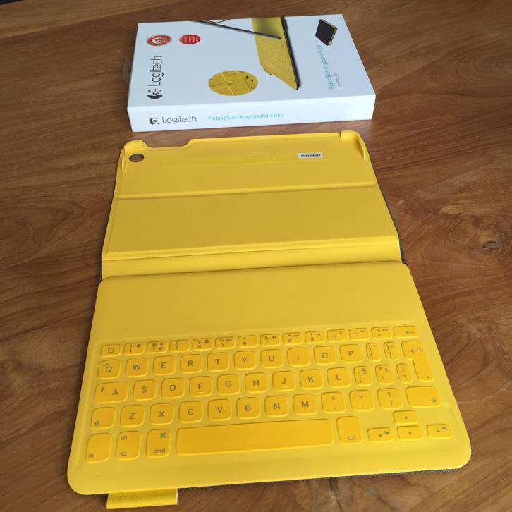 Logitech Fabricskin toetsenbord/keyboard folio voor iPad air