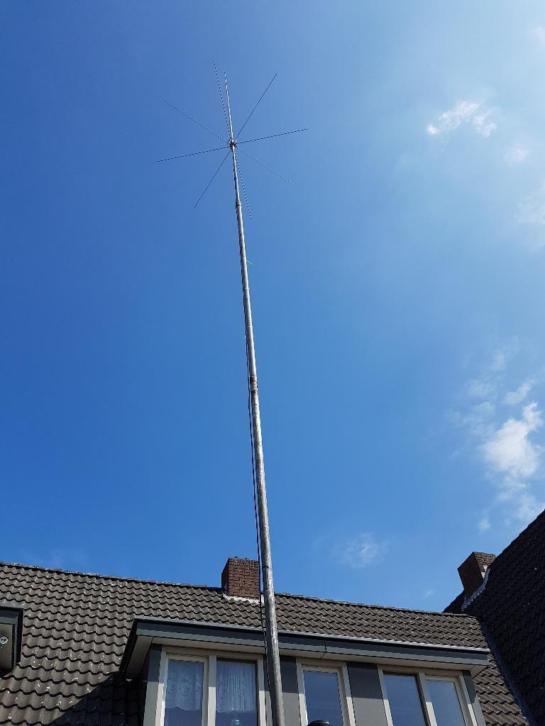complete mast met antenne en coax kabel