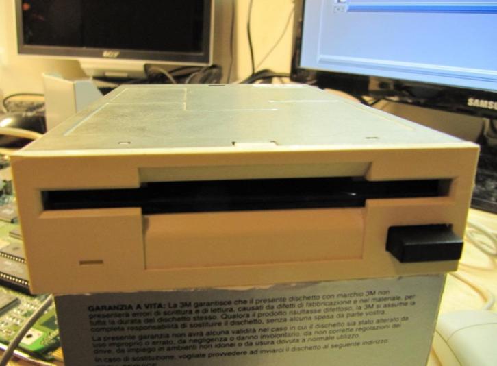 Chinon FB-357A High Density disk drive Commodore Amiga