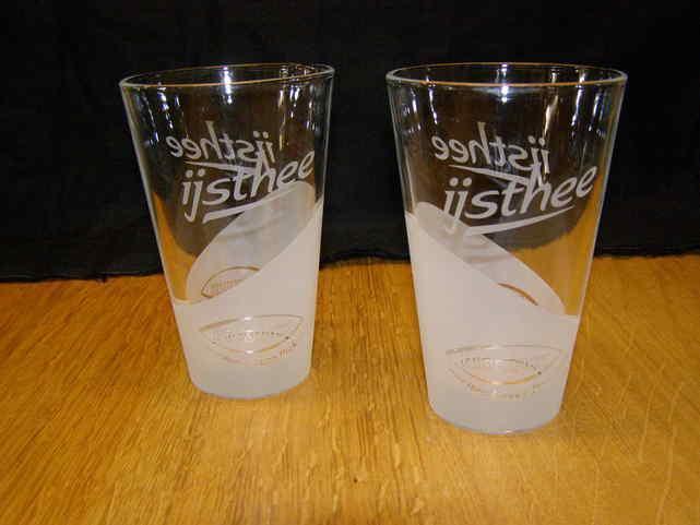 Twee rechte ijsthee glazen (G16 1626) N