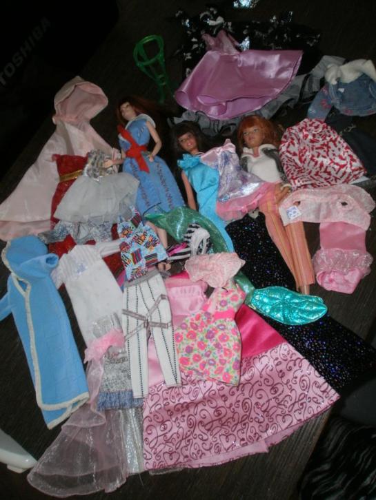 3 echte Barbie's van Mattel met veel kleding