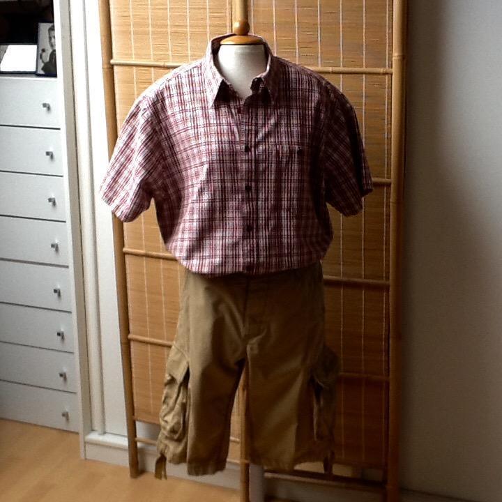 korte broek + 2x overhemd + 2x t-shirt