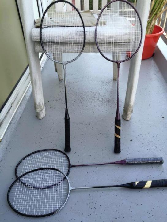 Set van 4 badmintonrackets