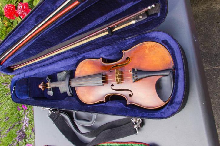 Ruim 100 jaar oude 4/4 viool uit Markneukirchen