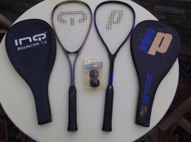 2 Squash rackets met hoes en ballen