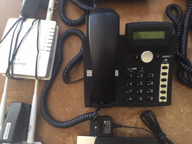4x Snom 300 VoIP toestellen + Accesoires