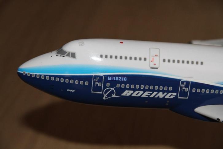 B747 China Airlines B-18210 Dreamliner schaal 1:130