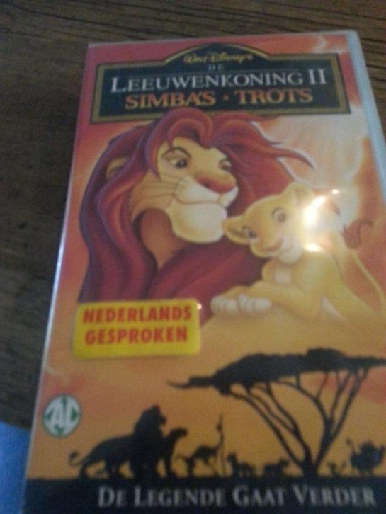 Twee VHS Banden:Leeuwenkoning II en Winnie de Poeh
