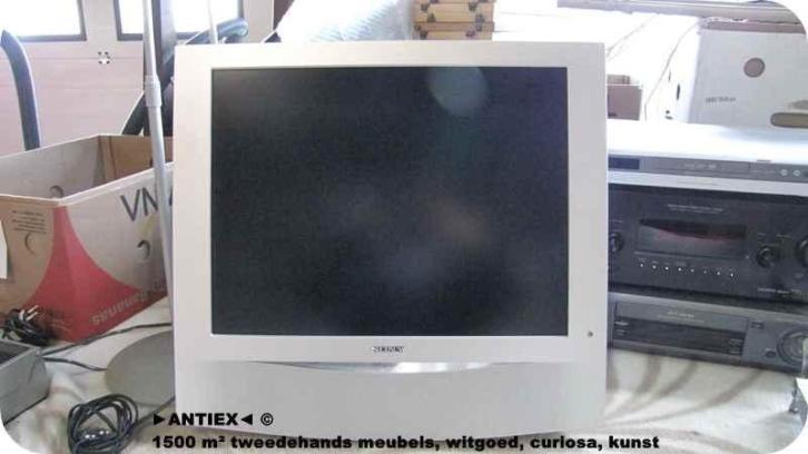 9402| LCD TV Sony KLV-21 SR2 + muurbeugel bieden vanaf €50
