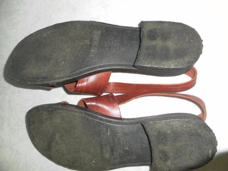 Bruine leder sandaaltjes mt 38 als nieuw made in Brazil