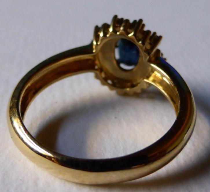 14 krt gouden ring met saffier en briljantjes