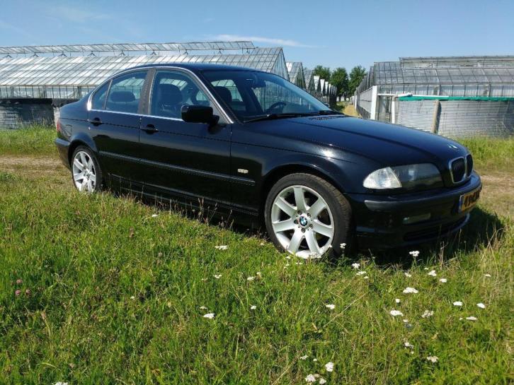BMW 3-Serie 2.2 I 320 2001 Zwart, apk tm 08-17, zeer netjes