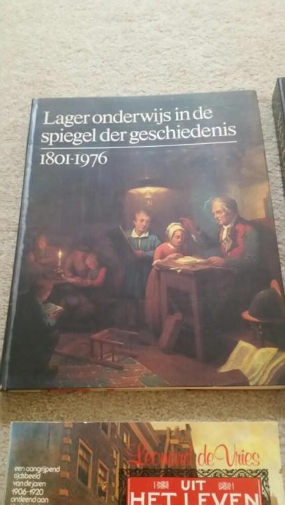Oude boeken over Nederland en van gogh en anton pieck