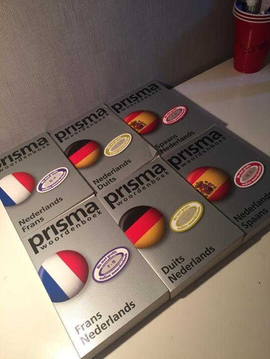 Verschillende Prisma Woordenboeken.