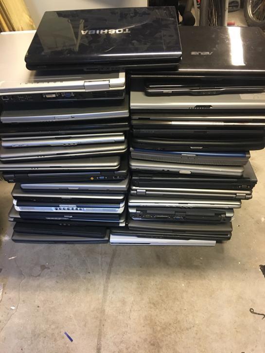 Laptops 32 laptops / werkend defect /