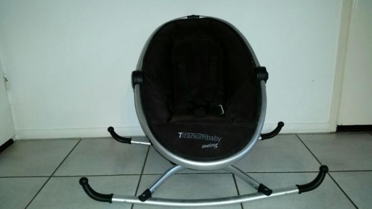 wip/schommelstoel Titanium Baby Swing (zwart)