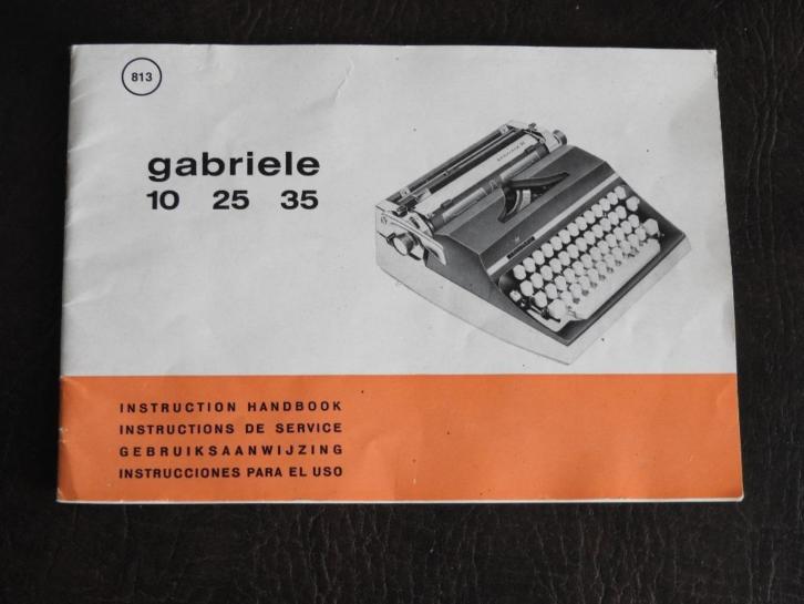 Oude typemachine Gabriele met instructieboekje