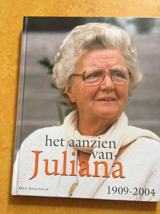 Foto Boek koninklijk huis Juliana koningin der Nederlanden
