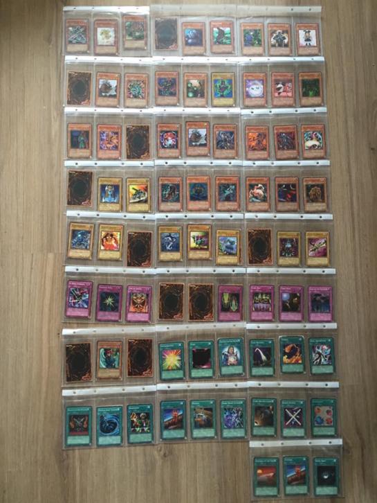 Ongeveer 150 verschillende Yu Gi Oh! kaarten