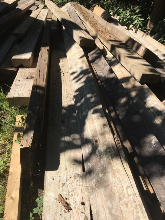 Oude balken/ steigerhout/ bouwmateriaal / houten balken