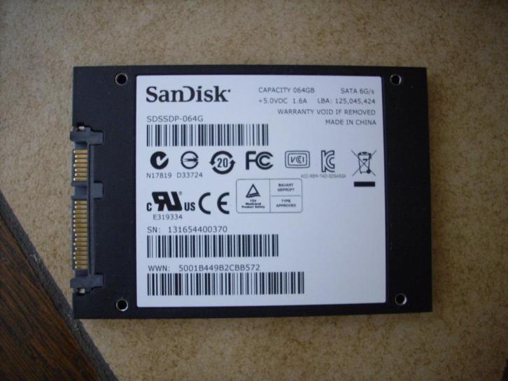 SSD SanDisk 64gb met 100% legaale Windows 10 32bit