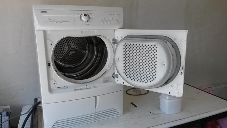 Zanussi ZTE170 condensdroger 6 kilo met houder wasmachine